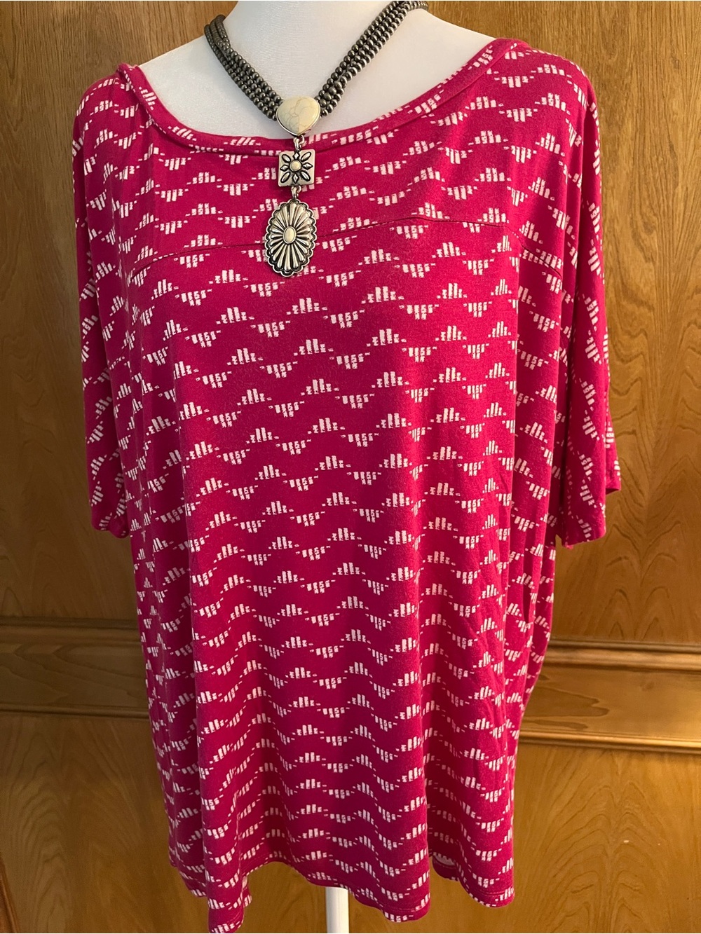 XL Old Navy Magenta Pink & White Chevron Print Shirt